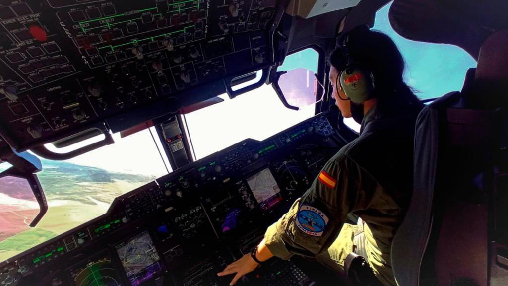 La capitán Sánchez Correa maniobrando durante su último vuelo en la base aérea de Zaragoza.