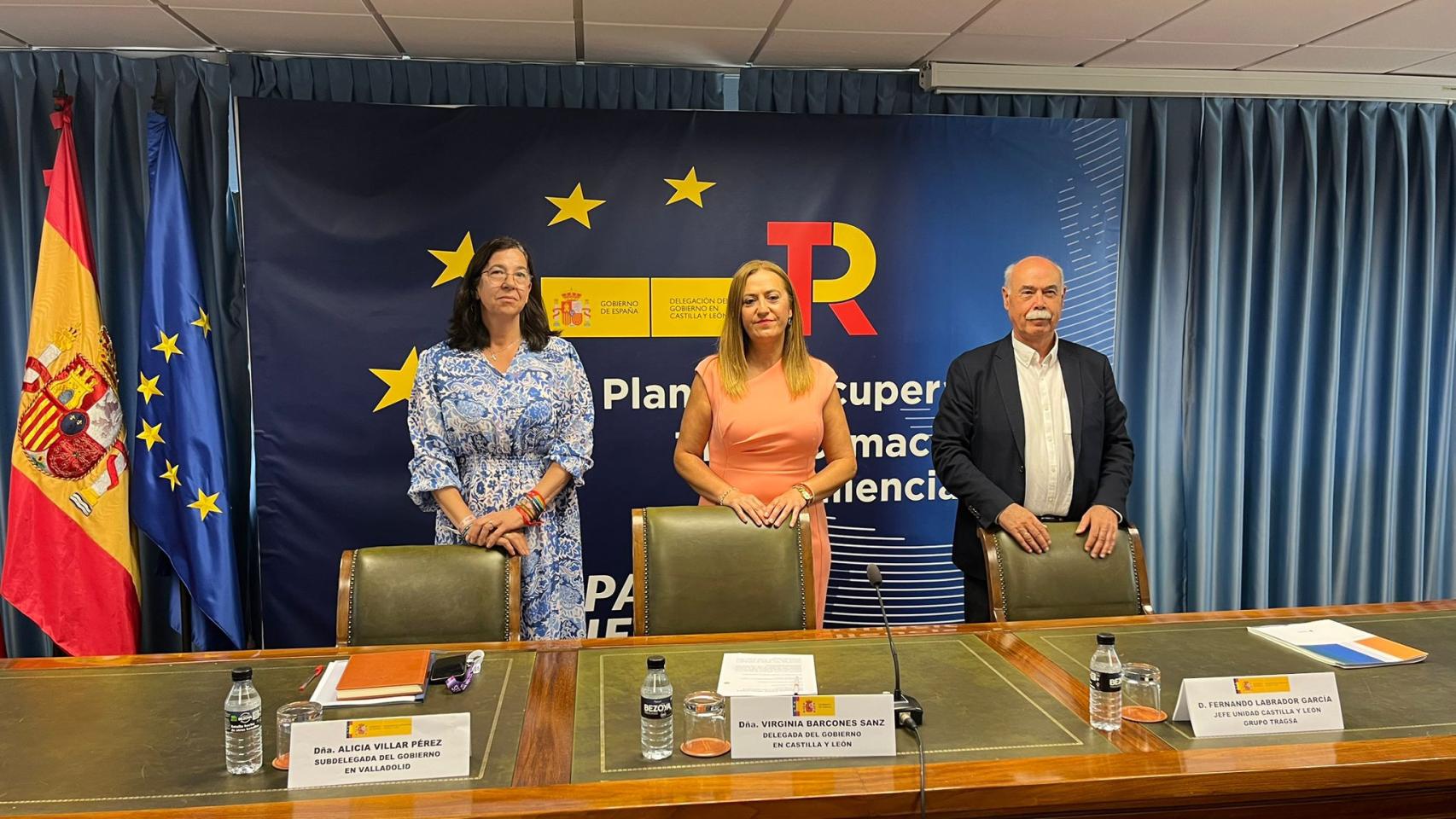 Alicia Villar, sudelegada del Gobierno en Valladolid; Virginia Barcones, delegada del Gobierno en Castilla y León, y Fernando Labrador, jefe de la Unidad Tragsa en Castilla y León