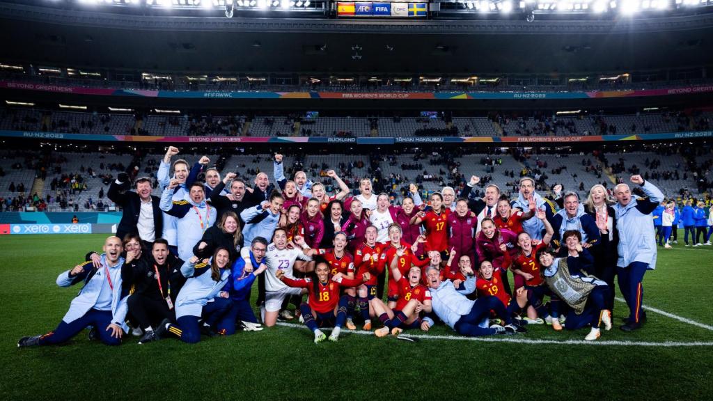 Foto de grupo de la Selección tras la victoria en semifinales.
