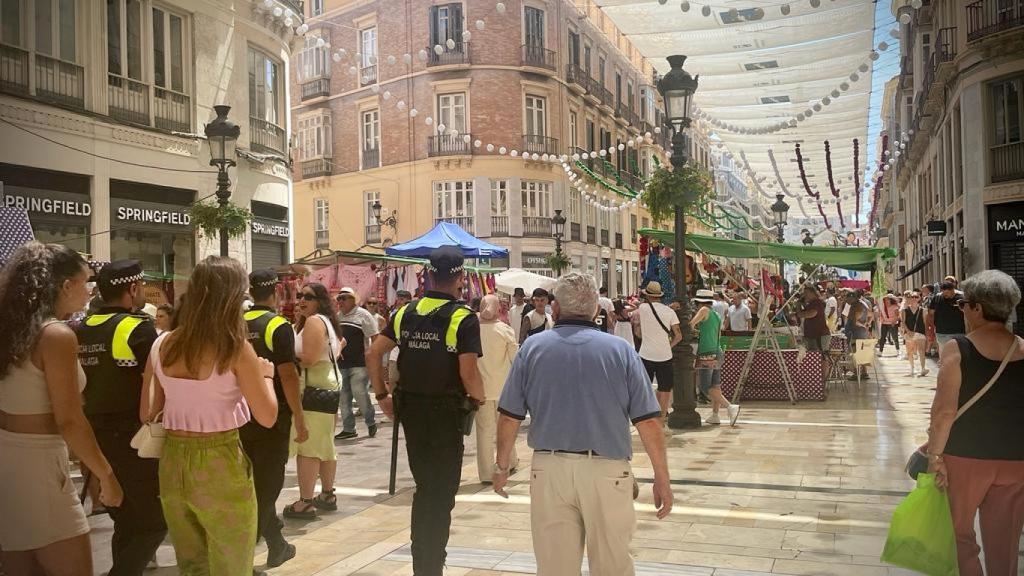 Tres policías.