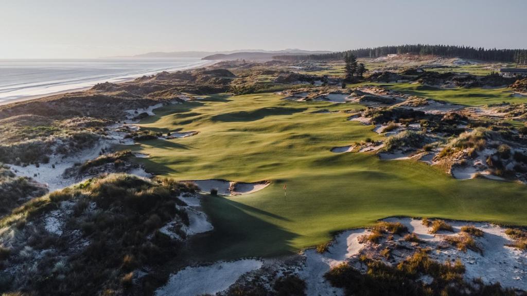 Uno de los campos de golf diseñado por Tom Doak.