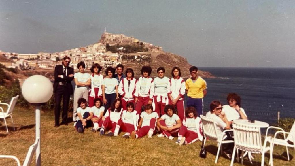 Rafael Muga junto a la Selección Femenina de Fútbol.