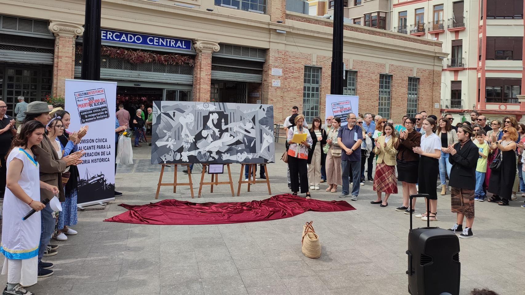 La Comisión Cívica de Alicante en un evento reciente.