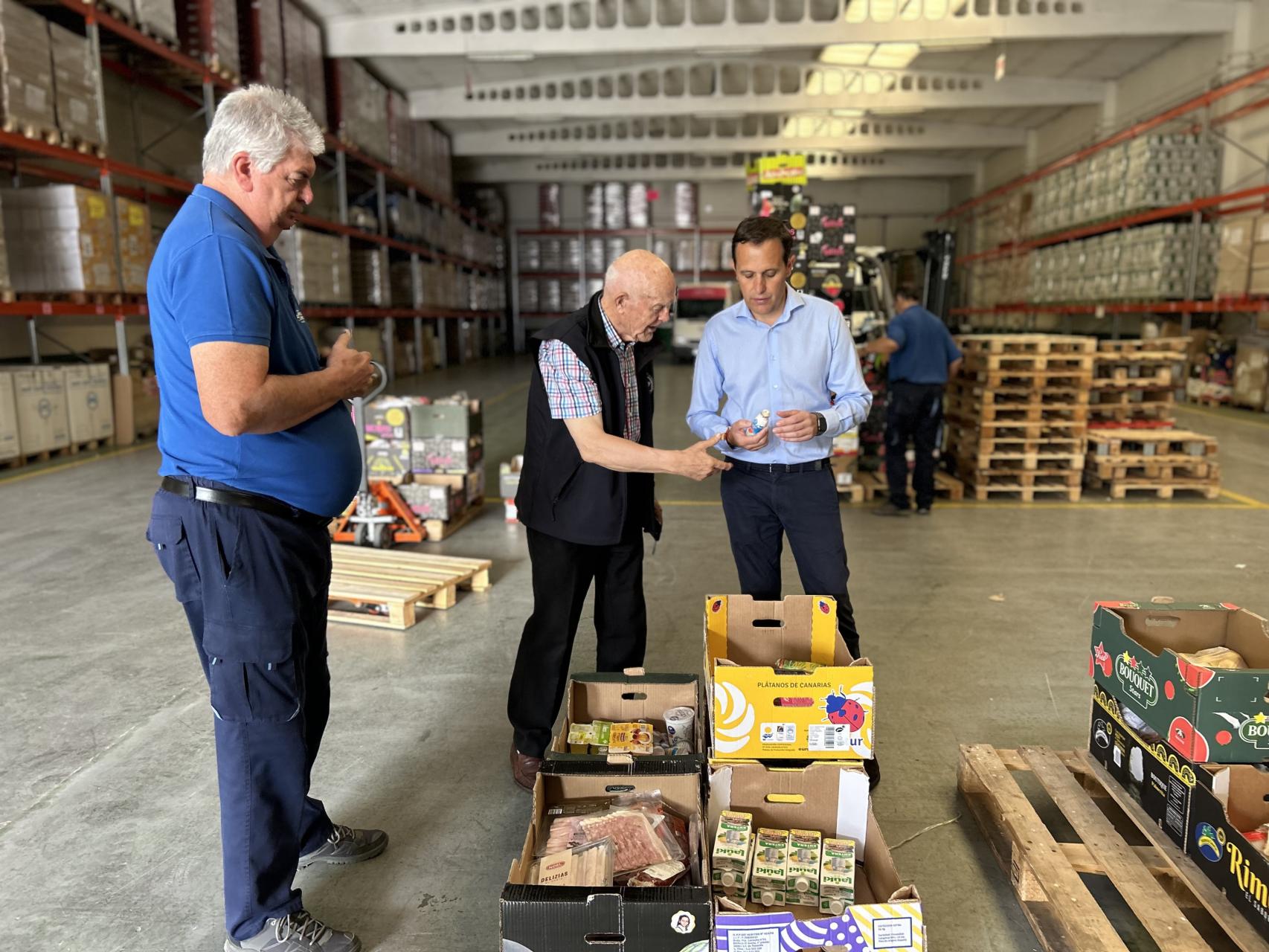 El presidente de la Diputación de Valladolid, Conrado Íscar, junto al presidente del Banco de Alimentos, Jesús Mediavilla