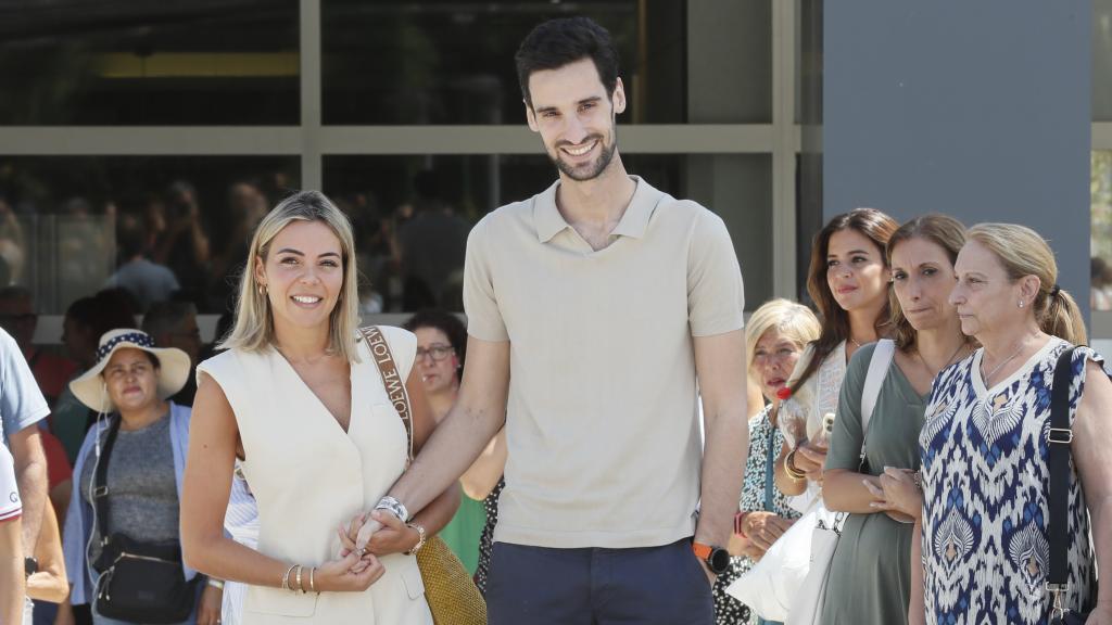 Sergio Rico, a su salida del hospital.