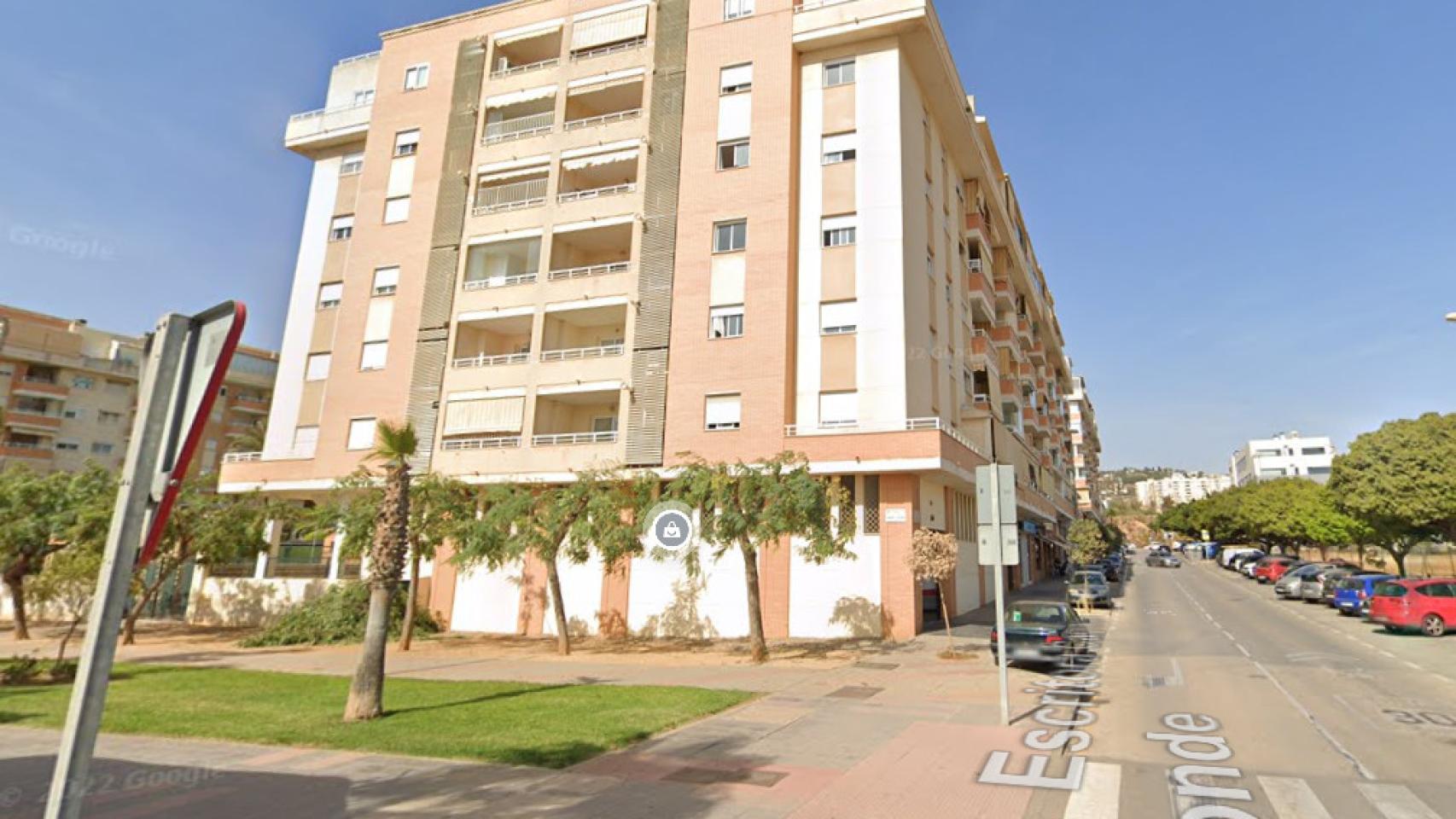 Imagen de la calle en la que se ha producido el incendio.