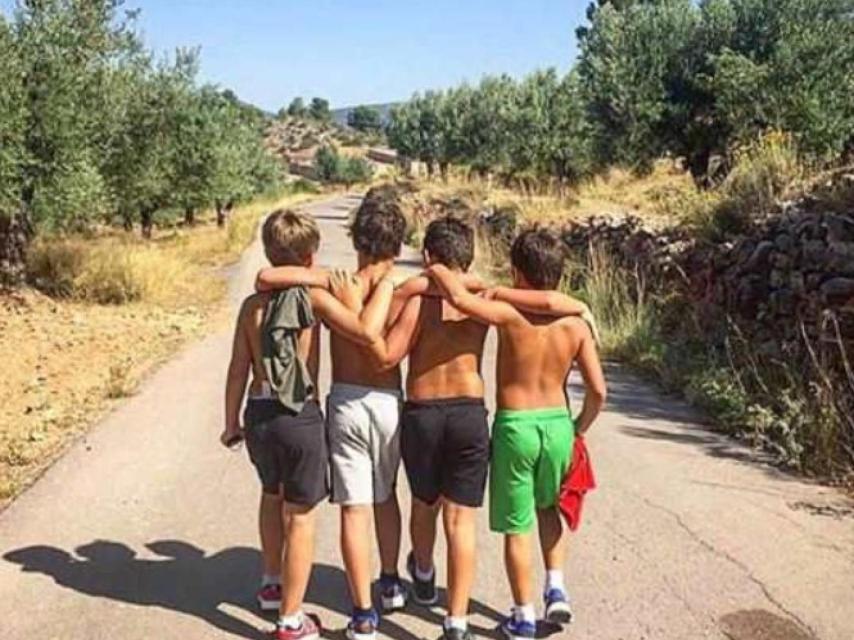 Los hijos de Palau y Bosé, en una foto de redes sociales.