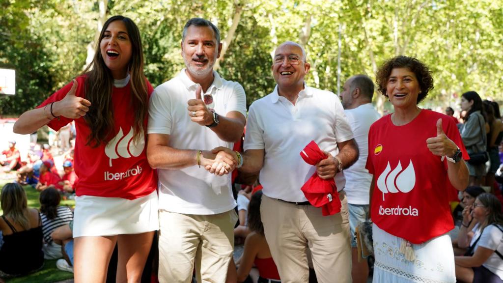 El alcalde de Valladolid, en la Acera de Recoletos de Valladolid en un momento del partido disputado hoy