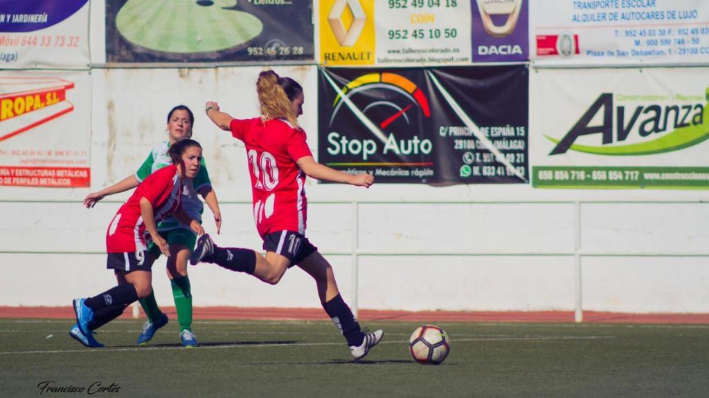 Luz María sobre el terreno de juego.