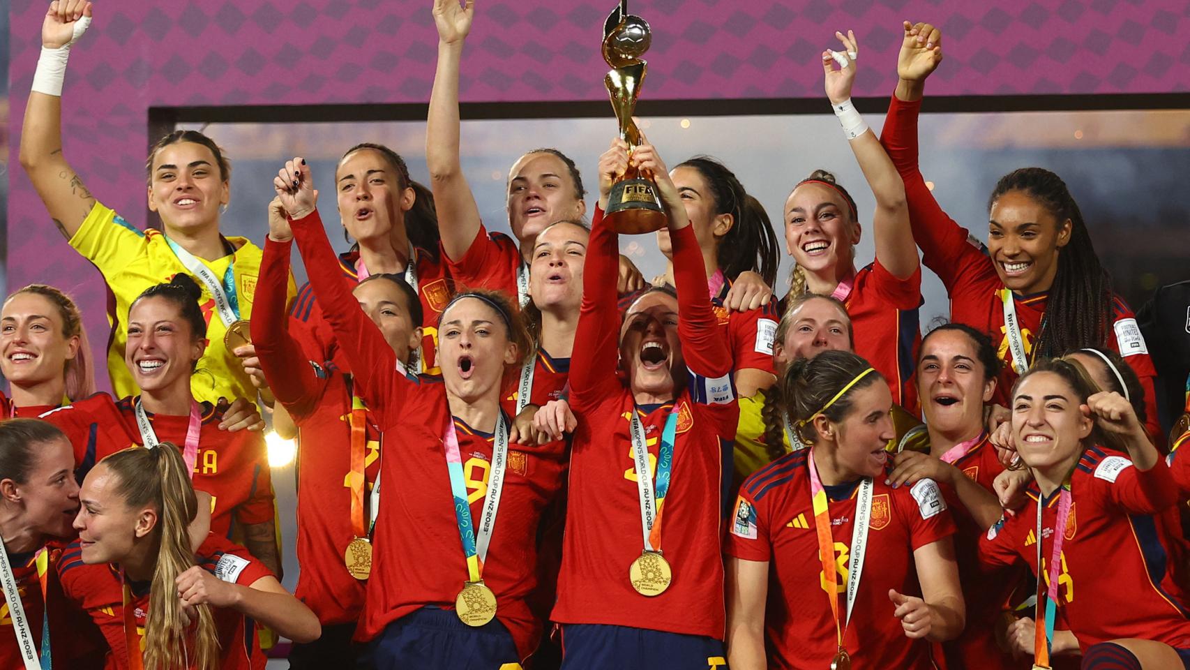 Ivana Andrés levanta la Copa del Mundo