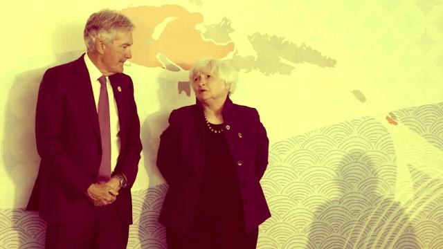 El presidente de la Reserva Federal de Estados Unidos (Fed), Jerome Powell, posa junto a la secretaria del Tesoro estadounidense, Janet Yellen, en la reunión del G7.