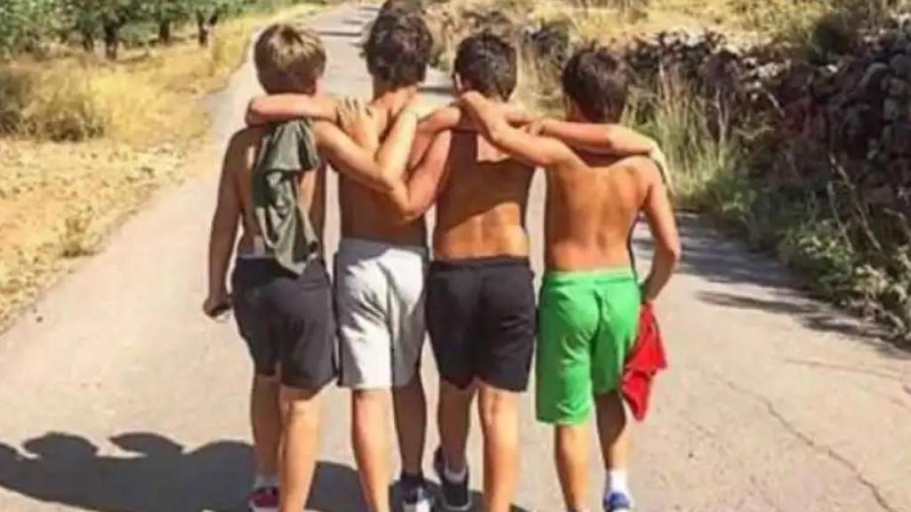 Los hijos de Palau y Bosé, en una foto de redes sociales.
