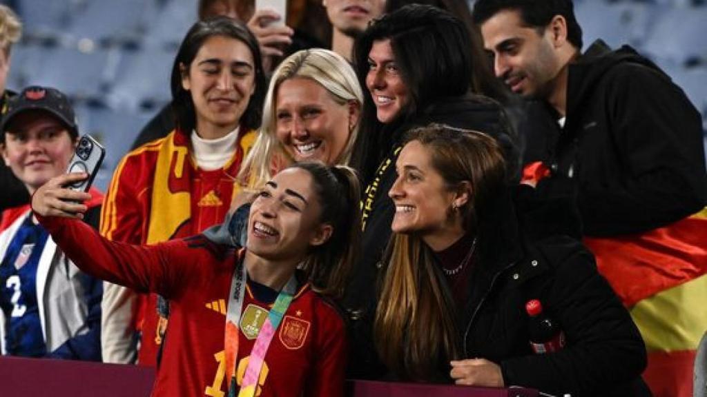 Olga Carmona celebra su victoria.