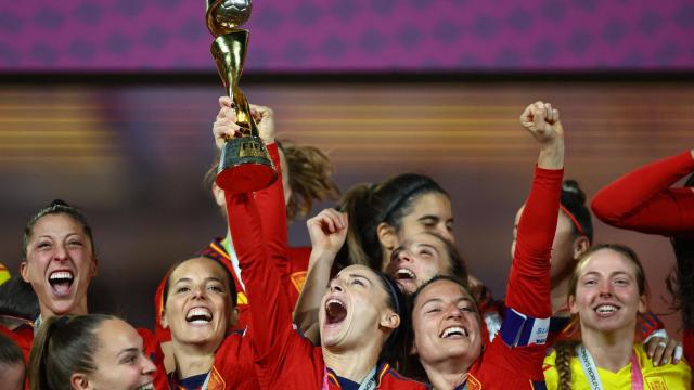 La selección española levantando la Copa del Mundo de fútbol femenino
