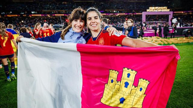 Blanca Romero junto a Alba Redondo.