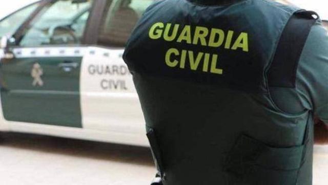 Agentes de la Guardia Civil en la detención.