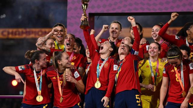 Las jugadoras españolas levantan