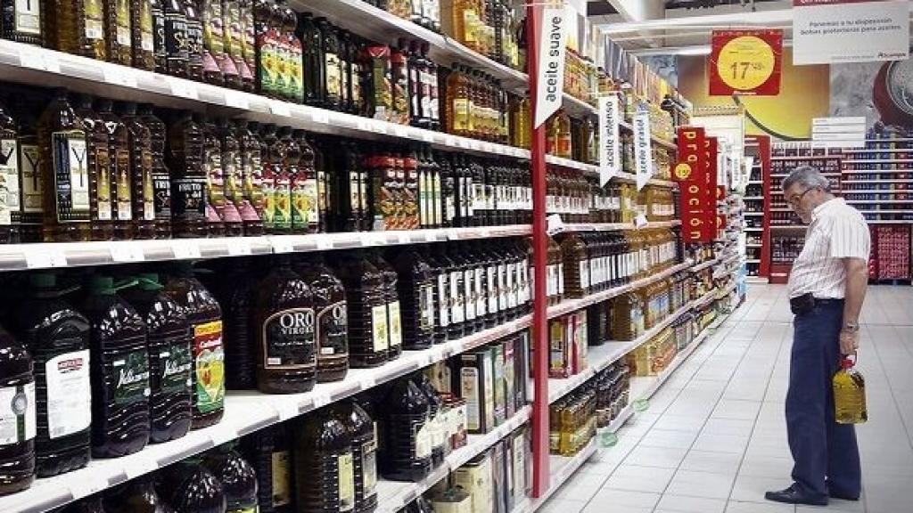 Pasillo de los aceites en el supermercado.