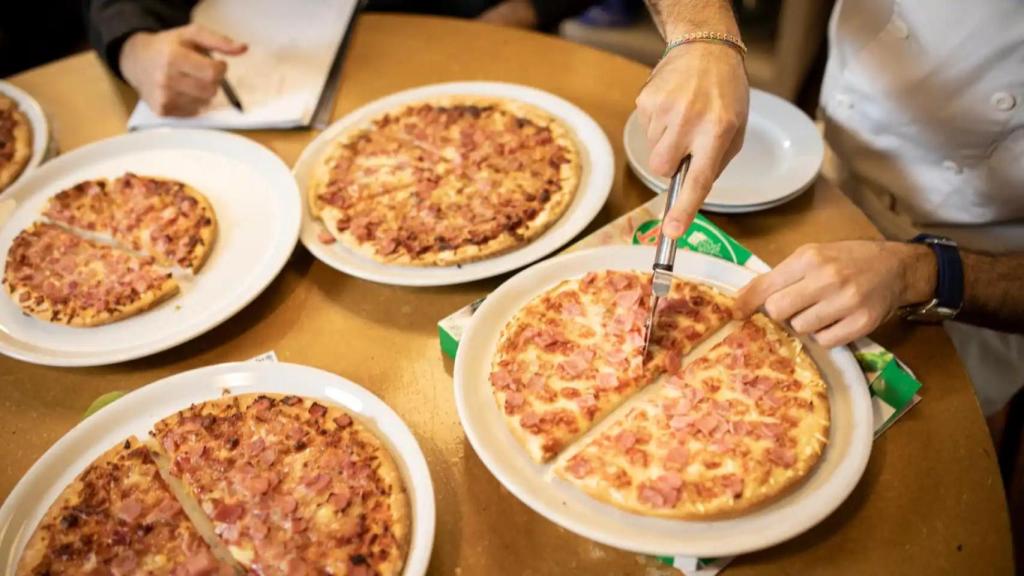 Pizza y su envoltorio.
