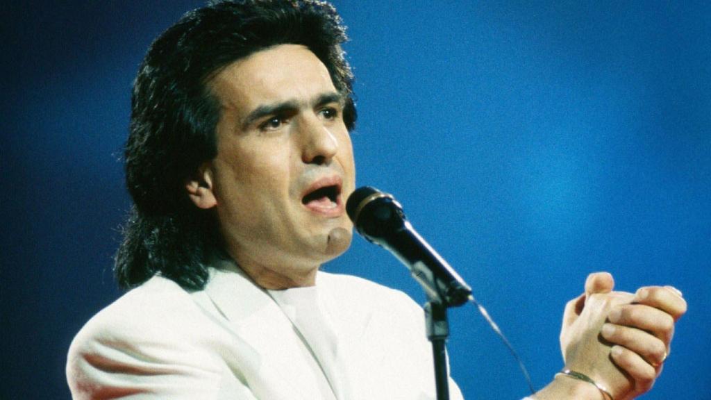 Toto Cutugno, en Eurovisión de 1990.