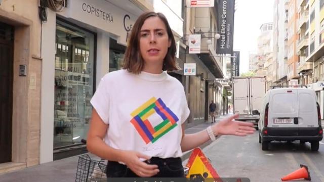 Esther Díez, portavoz de Compromís, en un vídeo para sus redes sociales desde el carril bici que hoy han retirado.