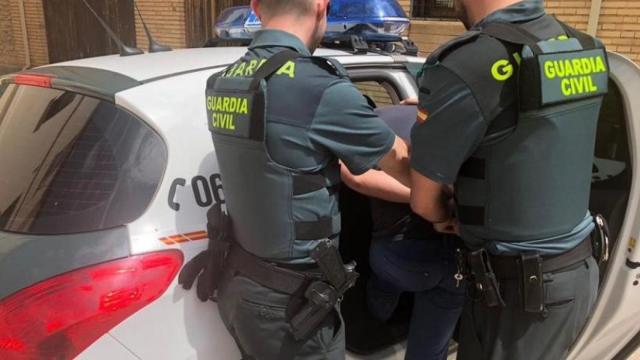 Imagen de archivo de un detenido por la Guardia Civil.