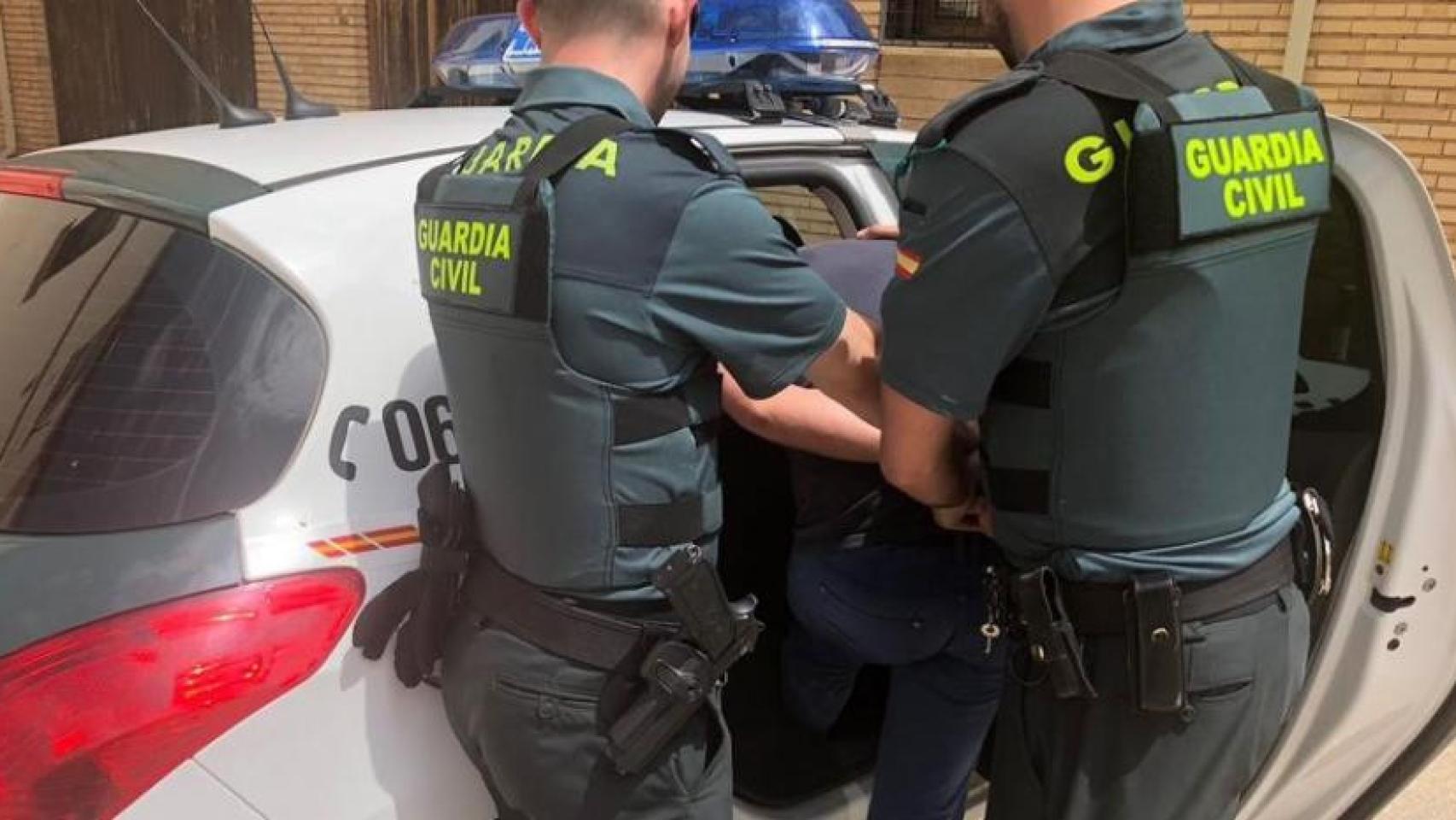 Imagen de archivo de un detenido por la Guardia Civil.