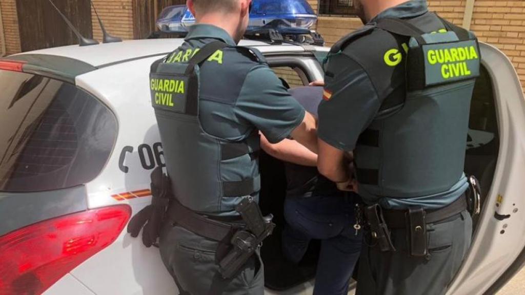 Imagen de archivo de un detenido por la Guardia Civil.