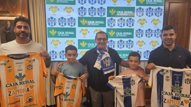 Renovación del acuerdo de colaboración entre el Atlético Benavente y Caja Rural de Zamora