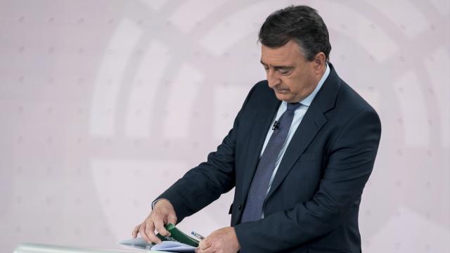 El portavoz de PNV, Aitor Esteban, durante el debate electoral del 13 de julio.