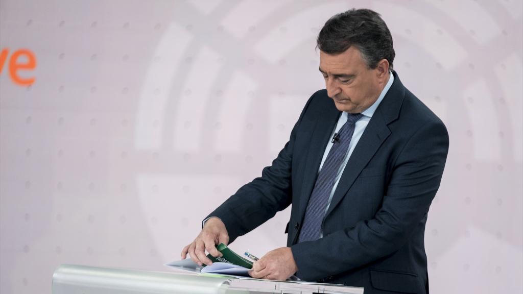 El portavoz de PNV, Aitor Esteban, durante el debate electoral del 13 de julio.