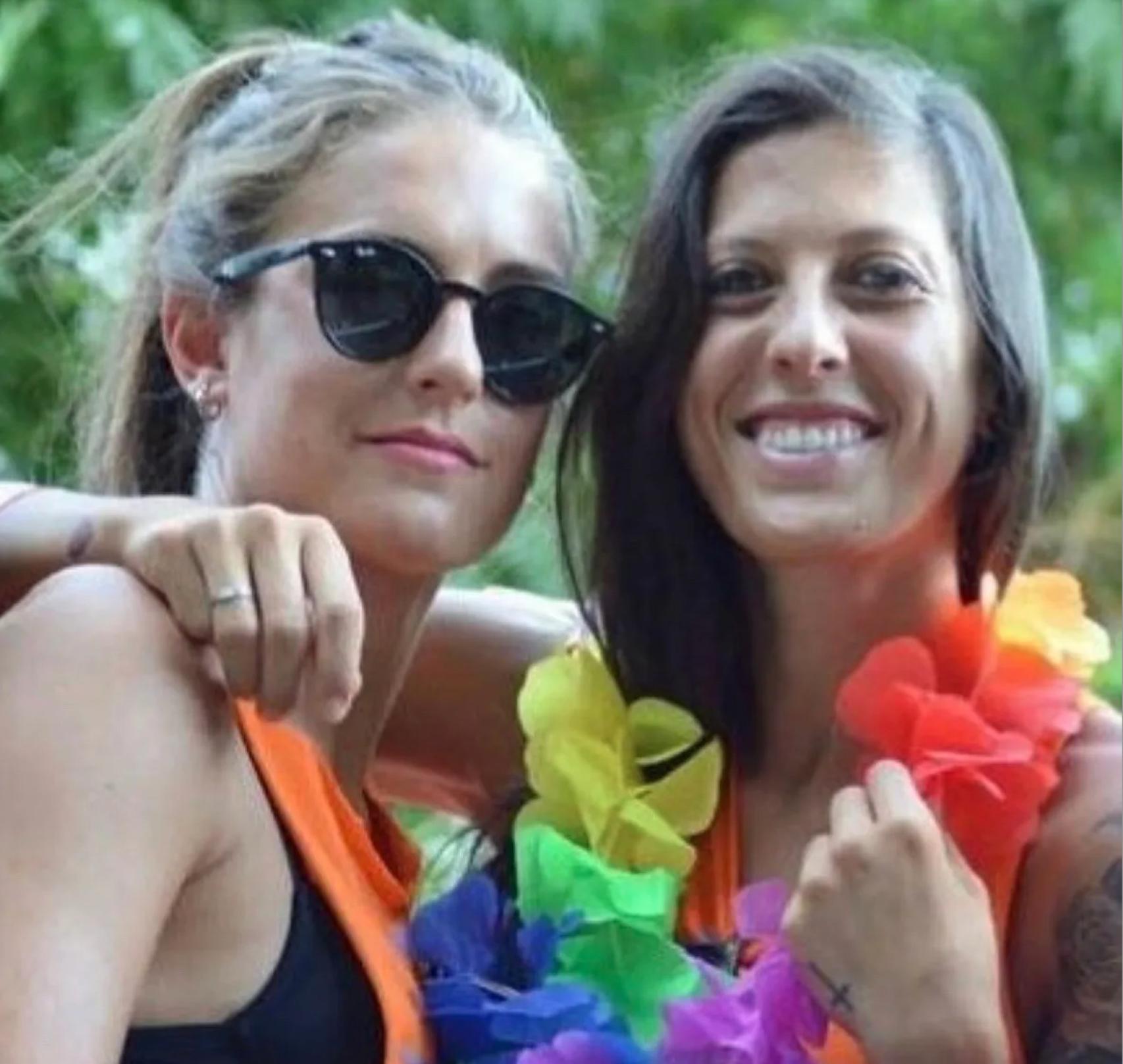 Alexia Putellas y Jenni Hermoso, en el desfile del Orgullo