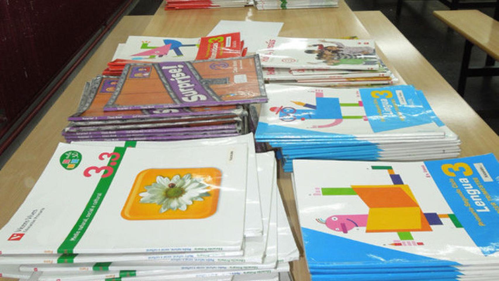 Libros de texto en venta en librerías.