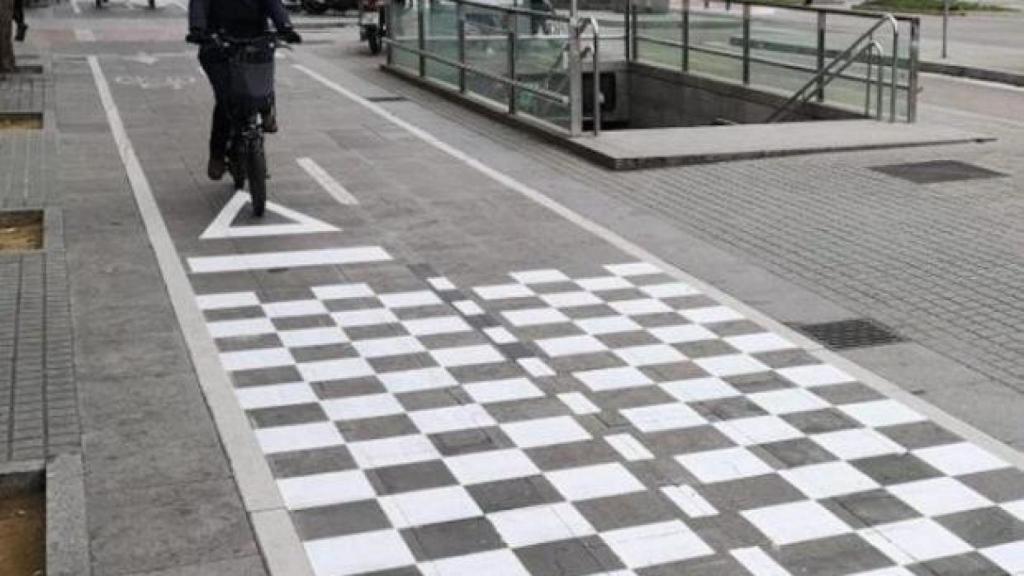 Señales damero en Barcelona.