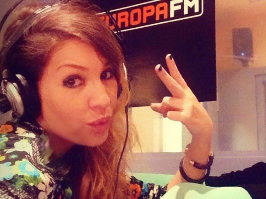 Laura Manzanedo durante su trabajo en EuropaFm.