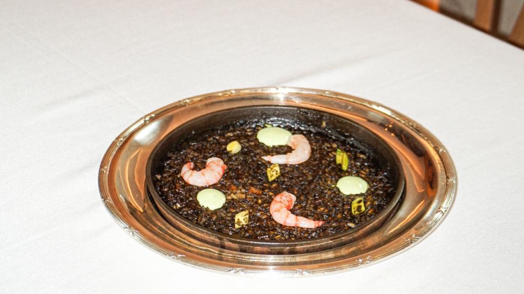 El plato de arroz carnaroli de sepia y gamba roja de garrucha.