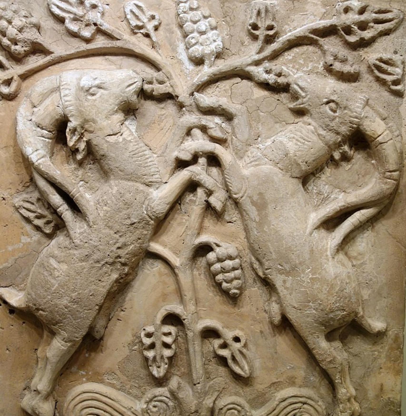 Motivo oriental de animales enfrentados, expuesto en el Museo de Arte de Cincinnati.