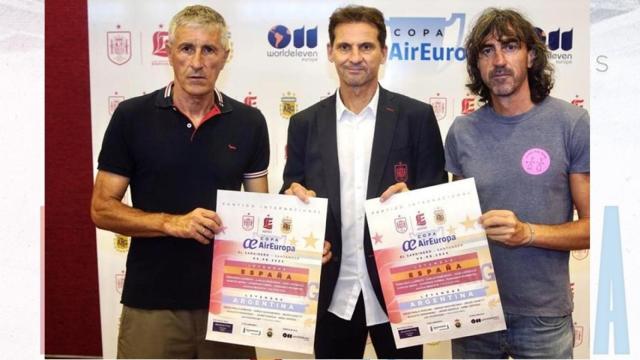 Quique Setién, Fernando  Giner y Emilio Amavisca,  en la presentación de la Copa Air Europa