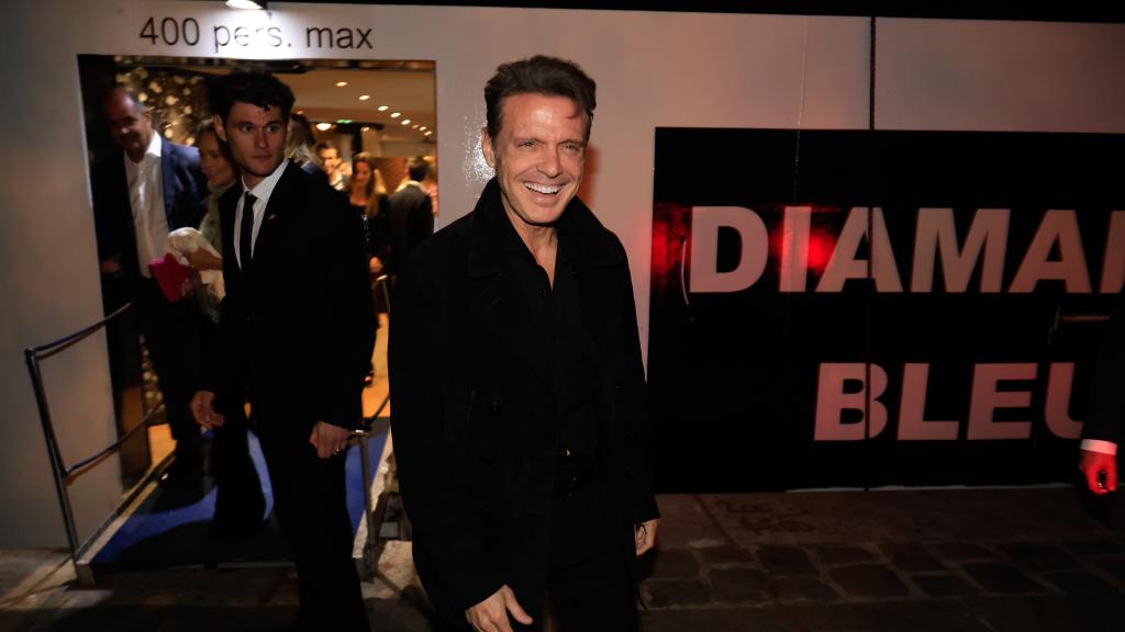 El cantante internacional Luis Miguel en una fotografía tomada durante la boda del hijo de Rosa Clará, en París.
