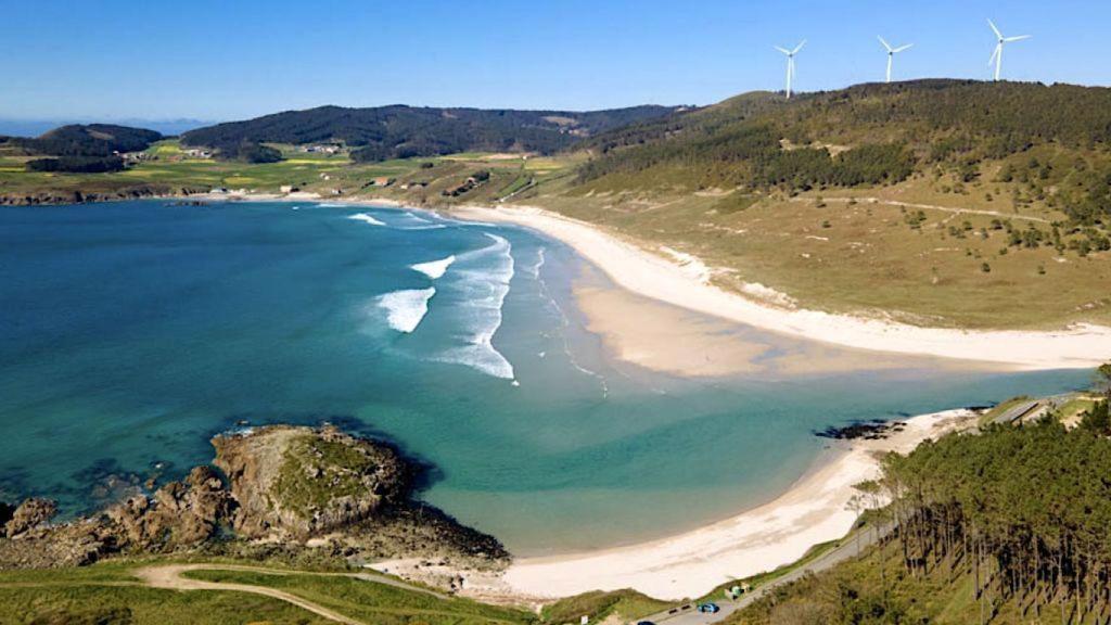 Vista aérea de las playas de Lires y Nemiña en la ría de Lires