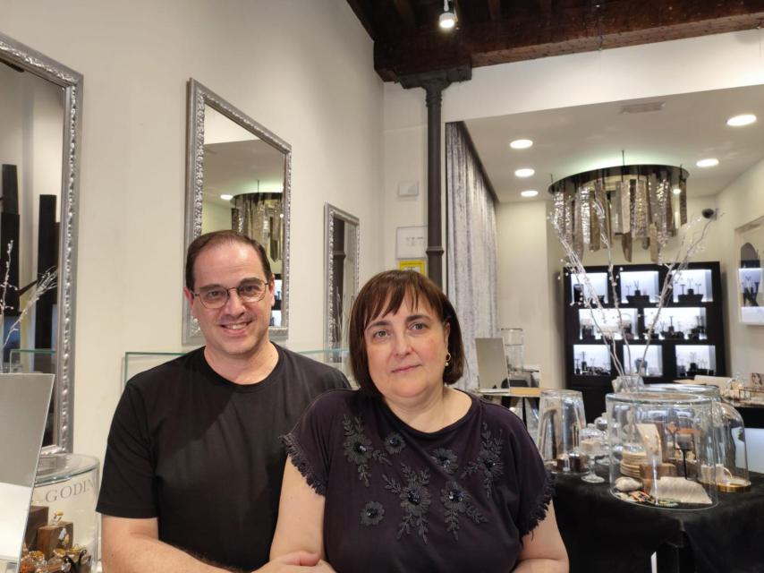 Manuel León y María José, dueños de Joyería Godino.