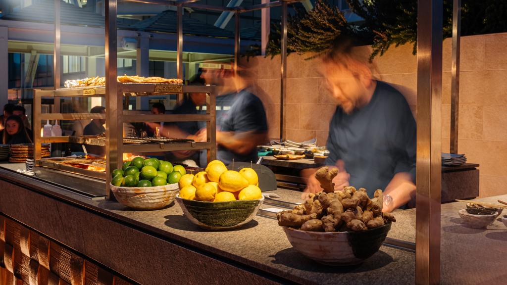 La cocina del restaurante efímero del Hotel Arts Barcelona.