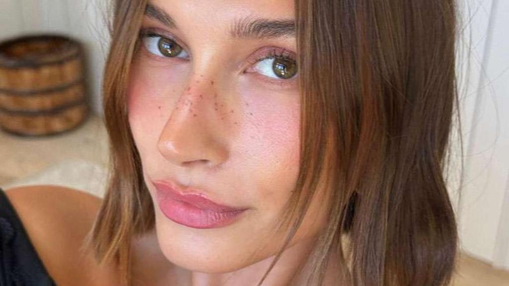 Hailey Bieber.