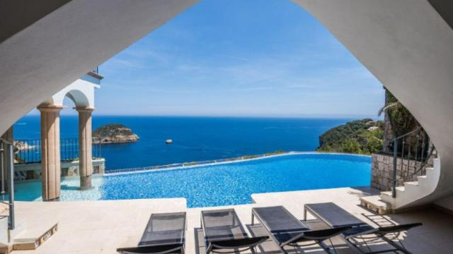 Vistas desde la piscina de una vivienda de lujo en Jávea.