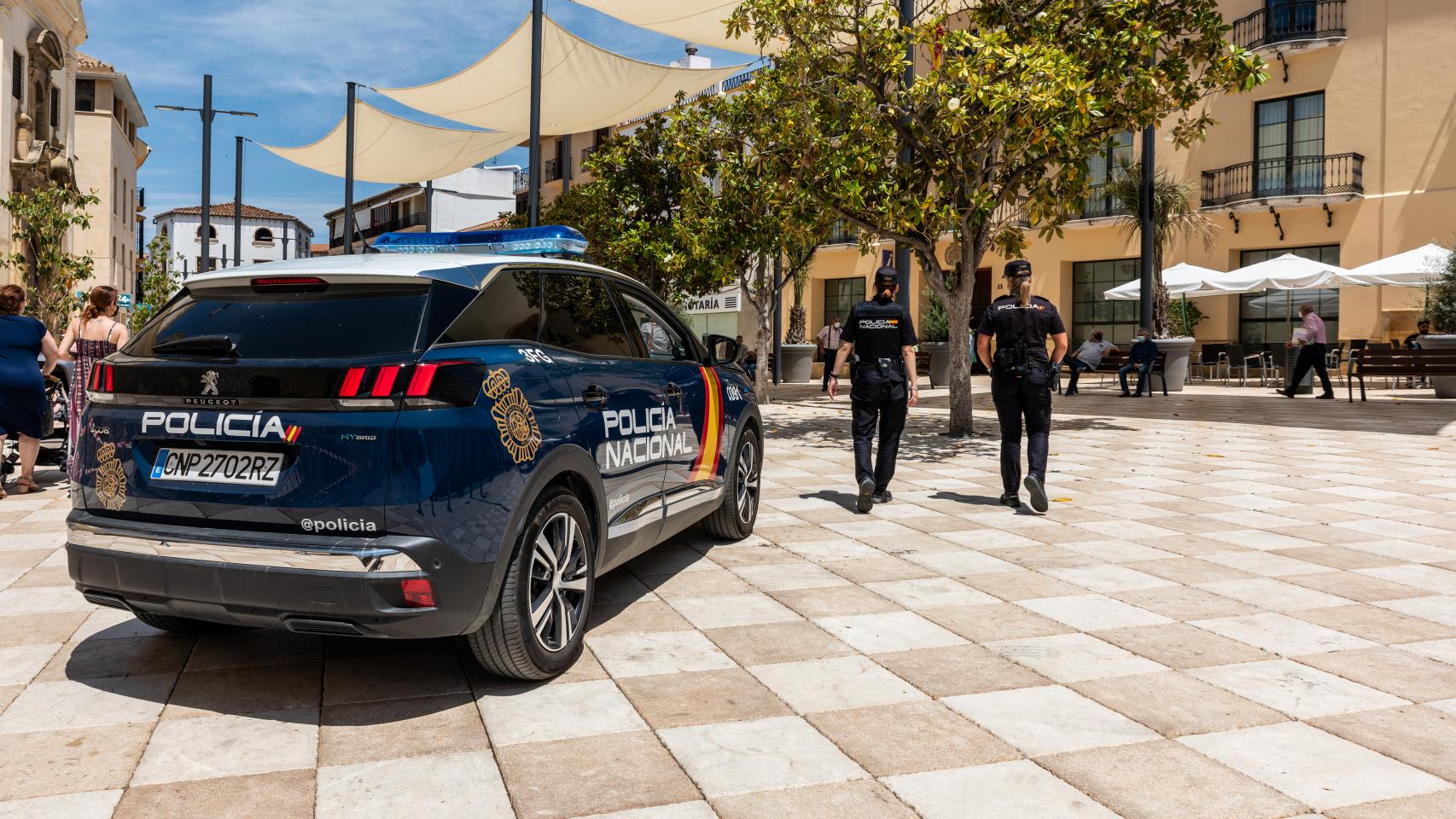 Agentes de la Policía Nacional en Vélez Málaga.