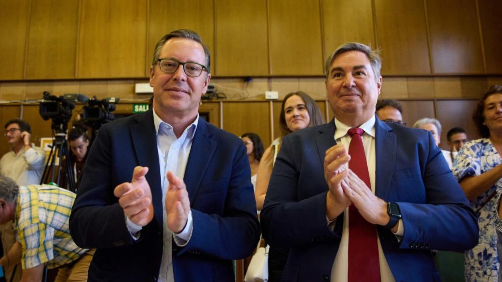 El secretario general del PP de Madrid, Alfonso Serrano, y Jose Antonio Sánchez, viceconsejero de Presidencia y Administración local