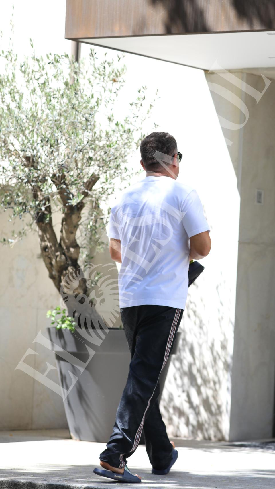 Jorge Javier, a su entrada en la clínica del doctor Pedro Jaén.
