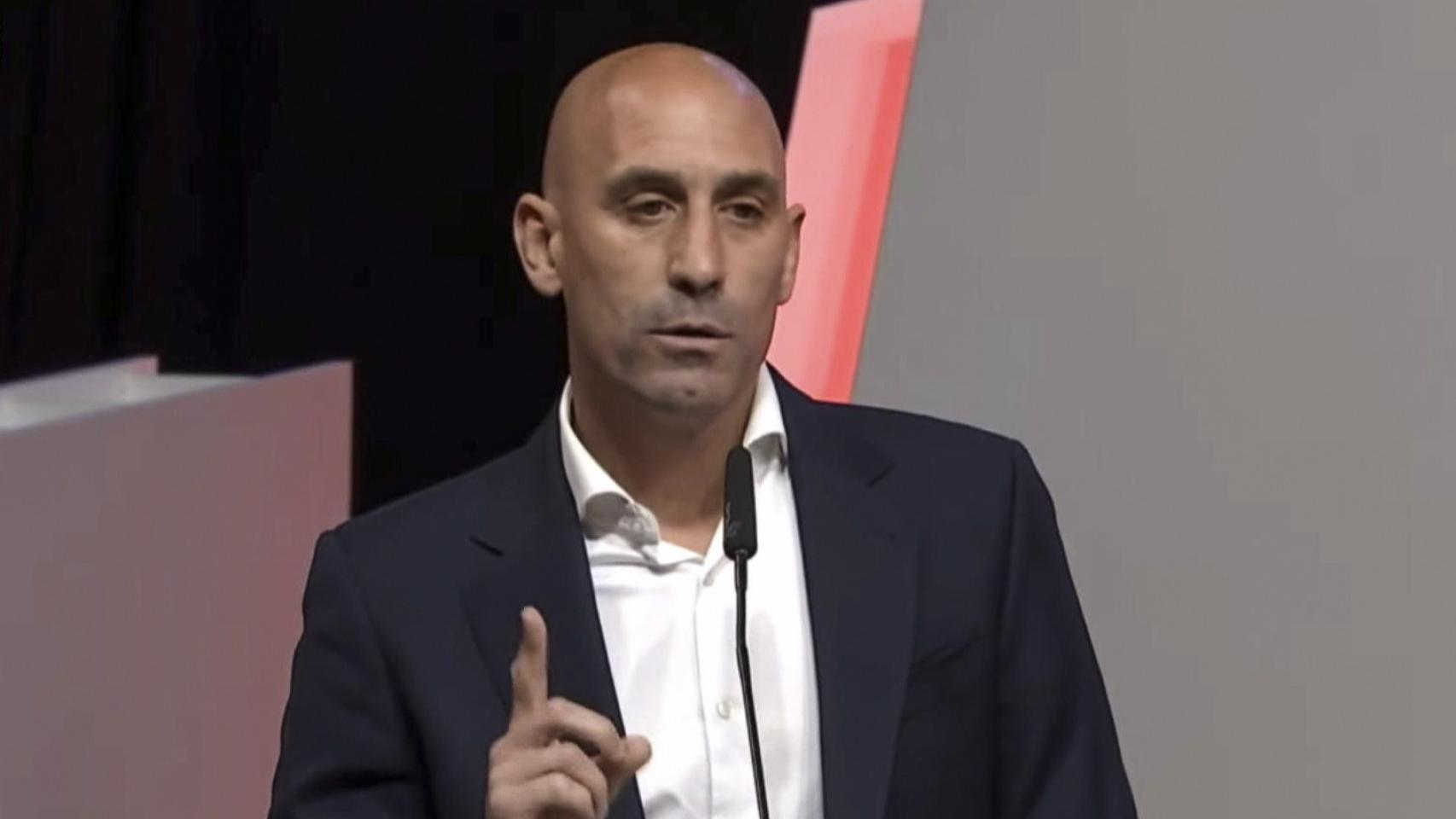El presidente de la RFEF, Luis Rubiales, este viernes durante su discurso anunciado que no dimitía.
