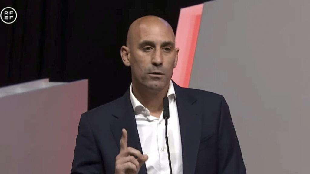 El presidente de la RFEF, Luis Rubiales, este viernes durante su discurso anunciado que no dimitía.