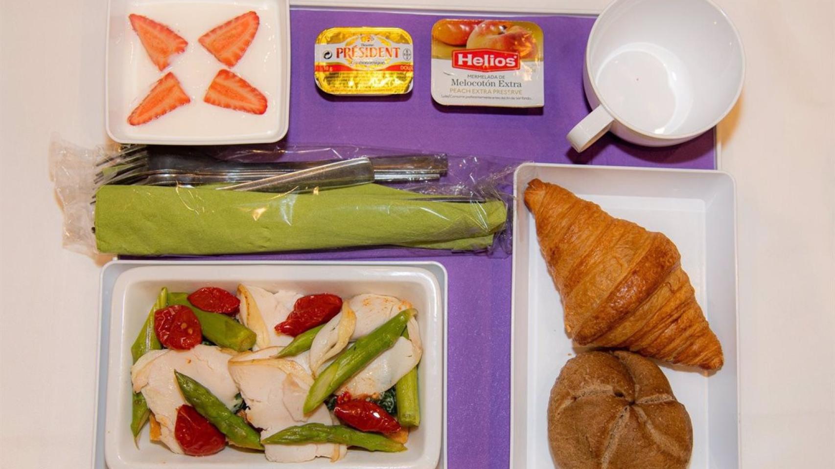 Comer de estrella Michelin en el tren: así es el nuevo menú prémium de Renfe con el chef Ramón Freixa.